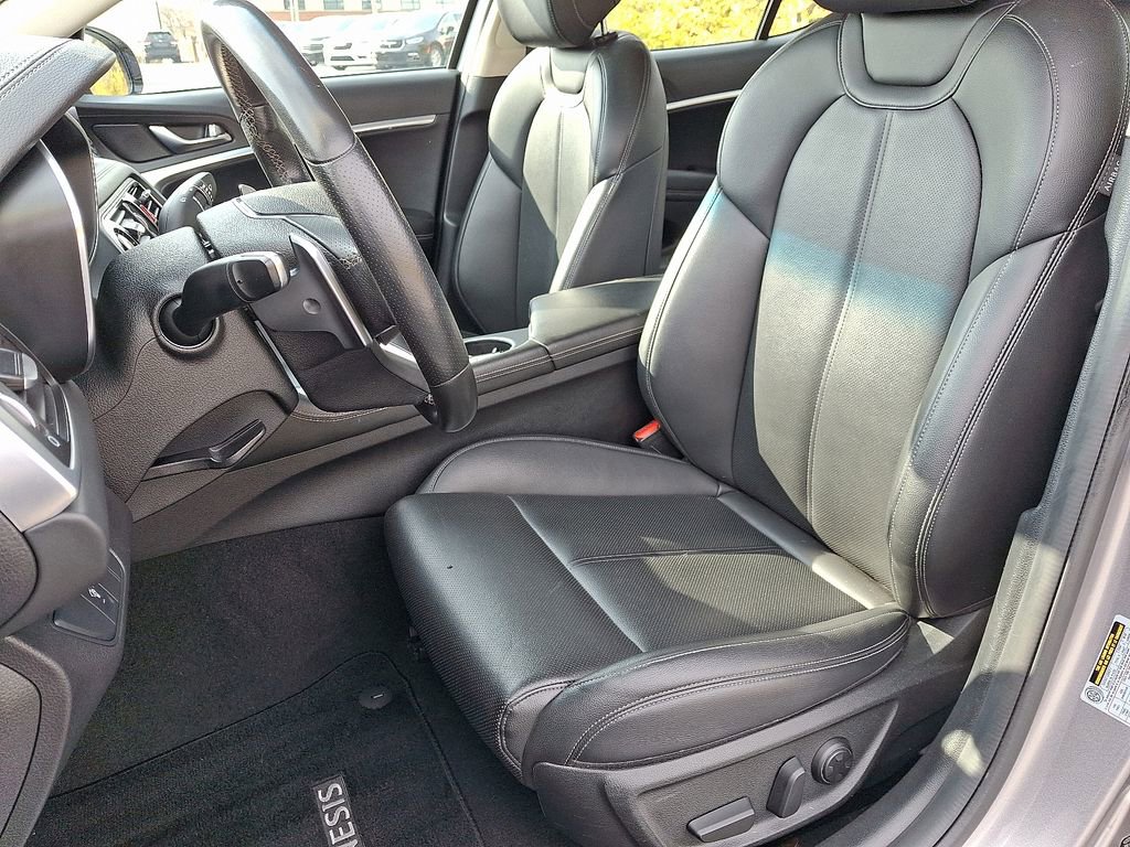 Used 2023 Genesis G70 2.0T image 13