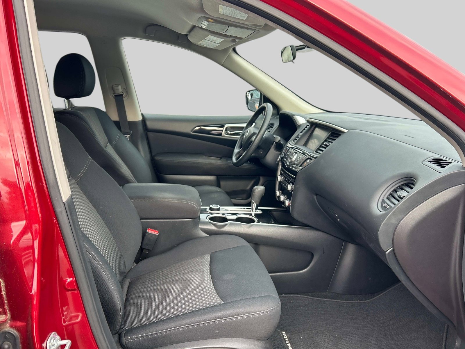 Used 2017 Nissan Pathfinder S image 18
