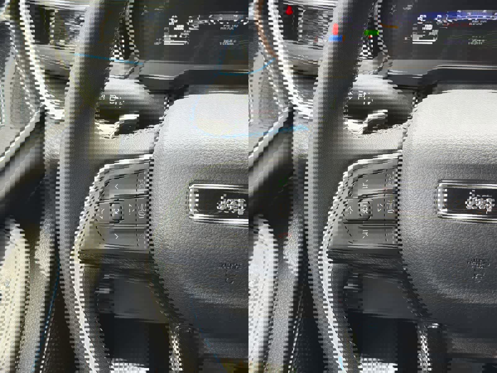 Used 2025 Jeep Grand Cherokee Trailhawk image 12