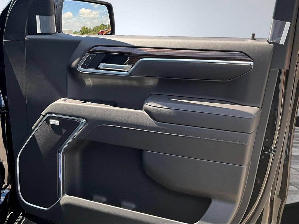New 2026 Chevrolet Silverado 1500 RST w/ Dark Appearance Package AWD/4WD image 31