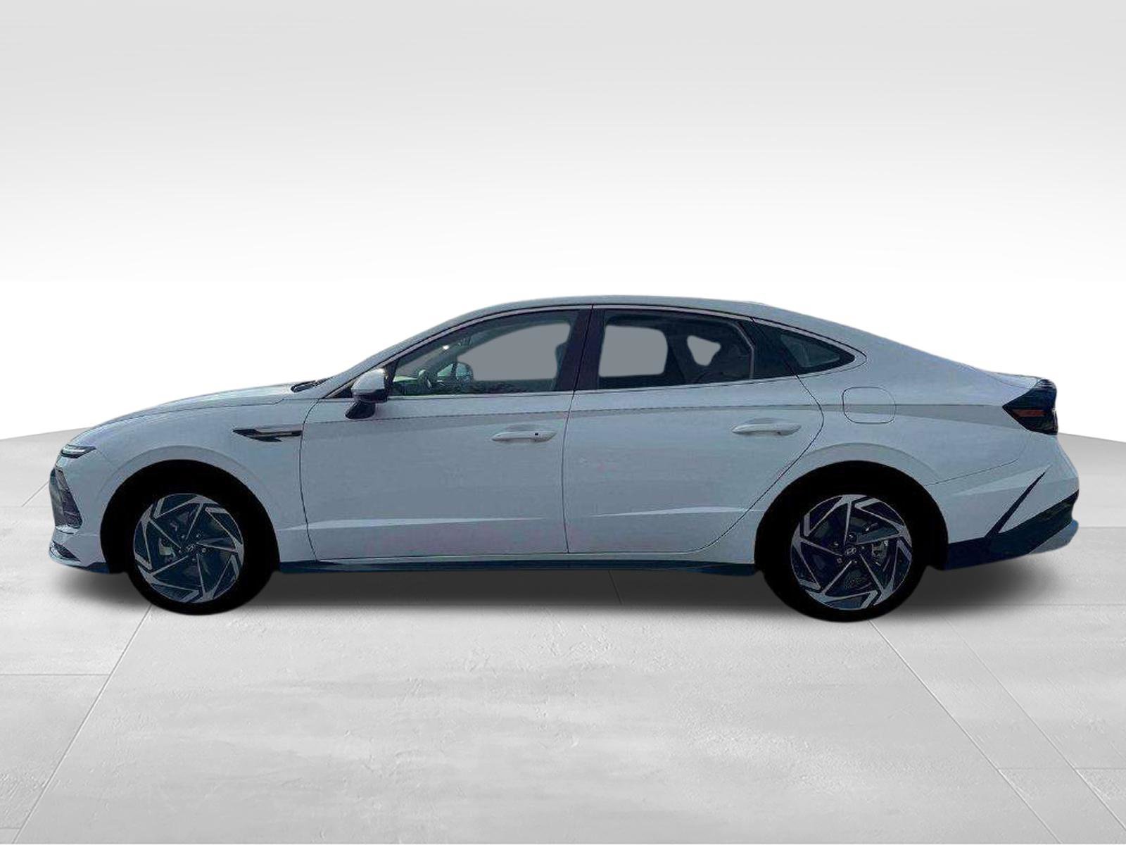 New 2026 Hyundai Sonata SEL FWD image 3