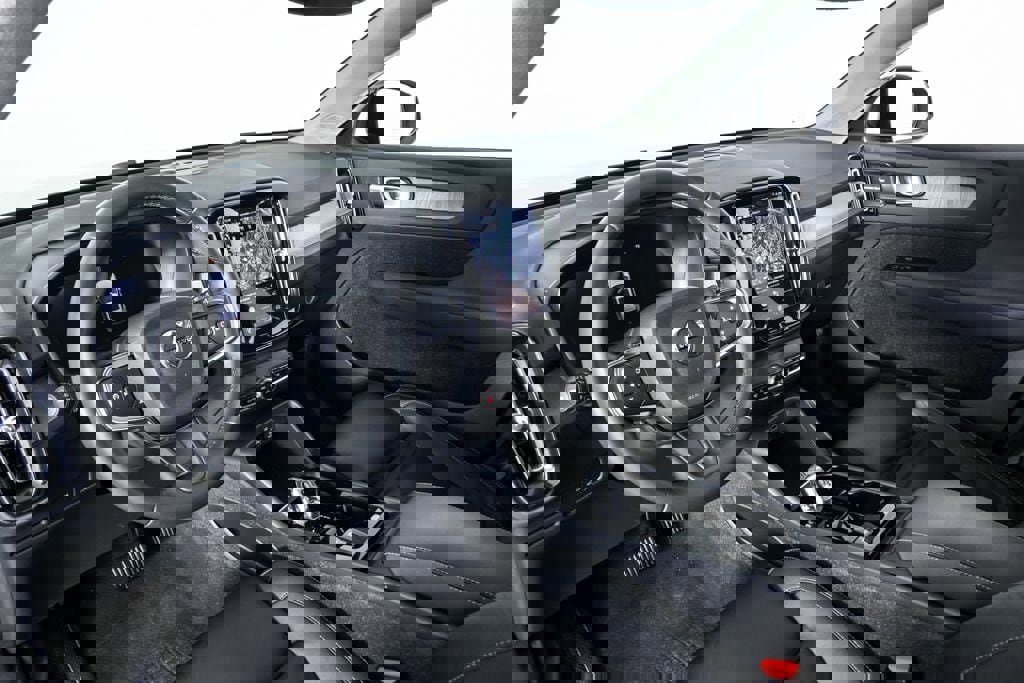 Certified 2023 Volvo XC40 B4 Plus w/ Driver Assist Package image 6