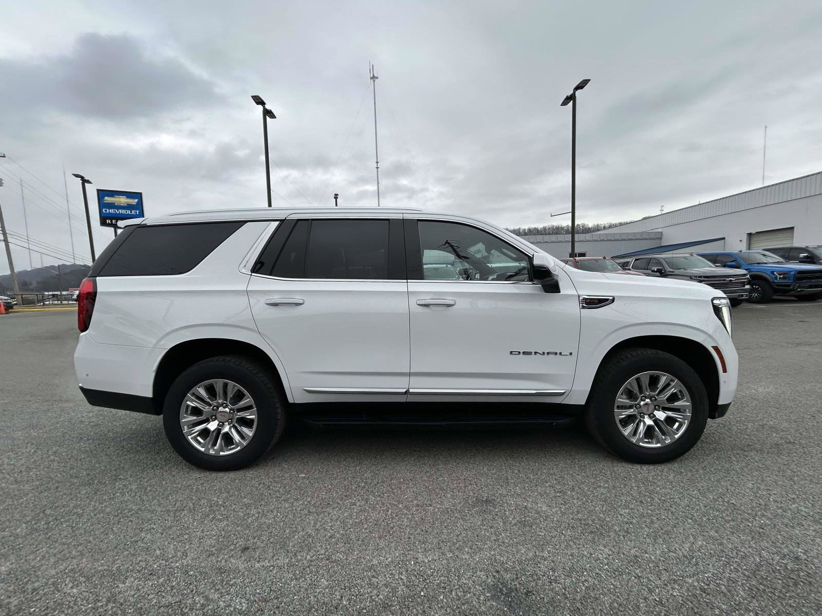 Used 2025 GMC Yukon Denali image 2