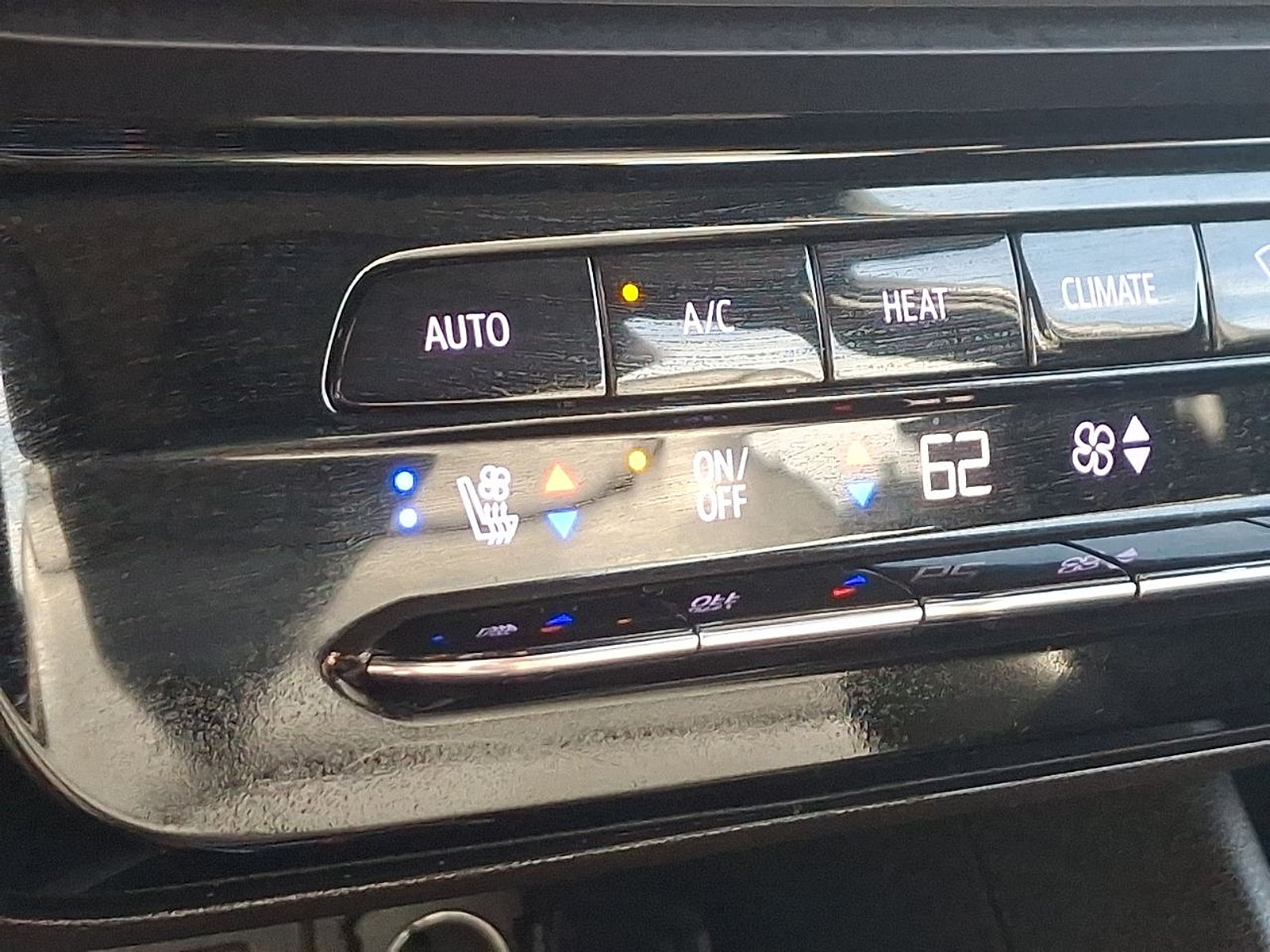 Certified 2023 Chevrolet Bolt EUV LT w/ Convenience Package FWD image 19