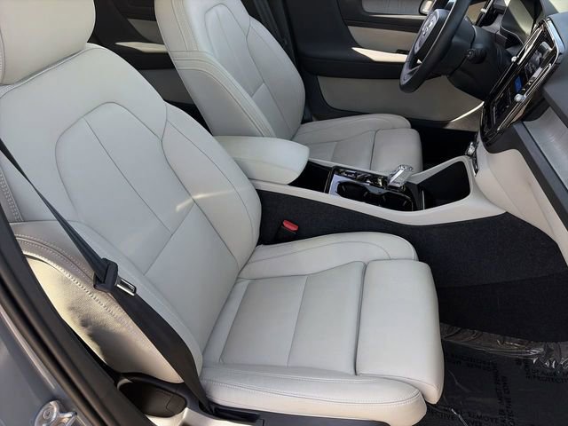 Certified 2023 Volvo XC40 B4 Plus w/ Protection Package Premier FWD image 12