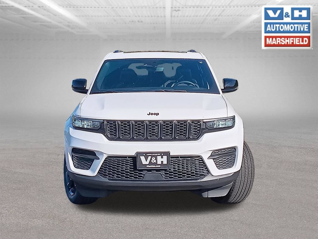 Used 2023 Jeep Grand Cherokee Altitude AWD/4WD image 33
