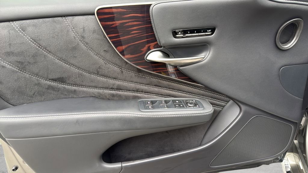 Used 2018 Lexus LS 500 AWD w/ Luxury Package image 23