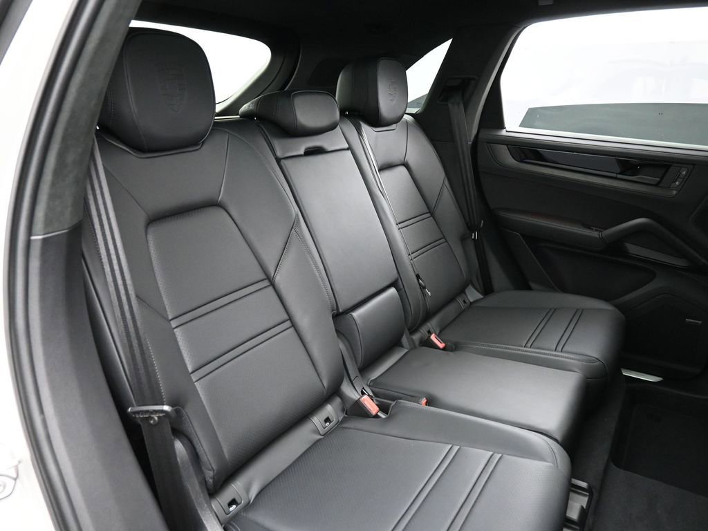 New 2026 Porsche Cayenne GTS image 28