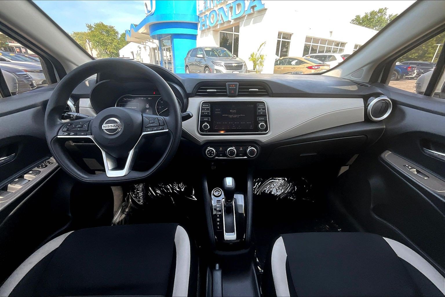Used 2021 Nissan Versa SV FWD image 15