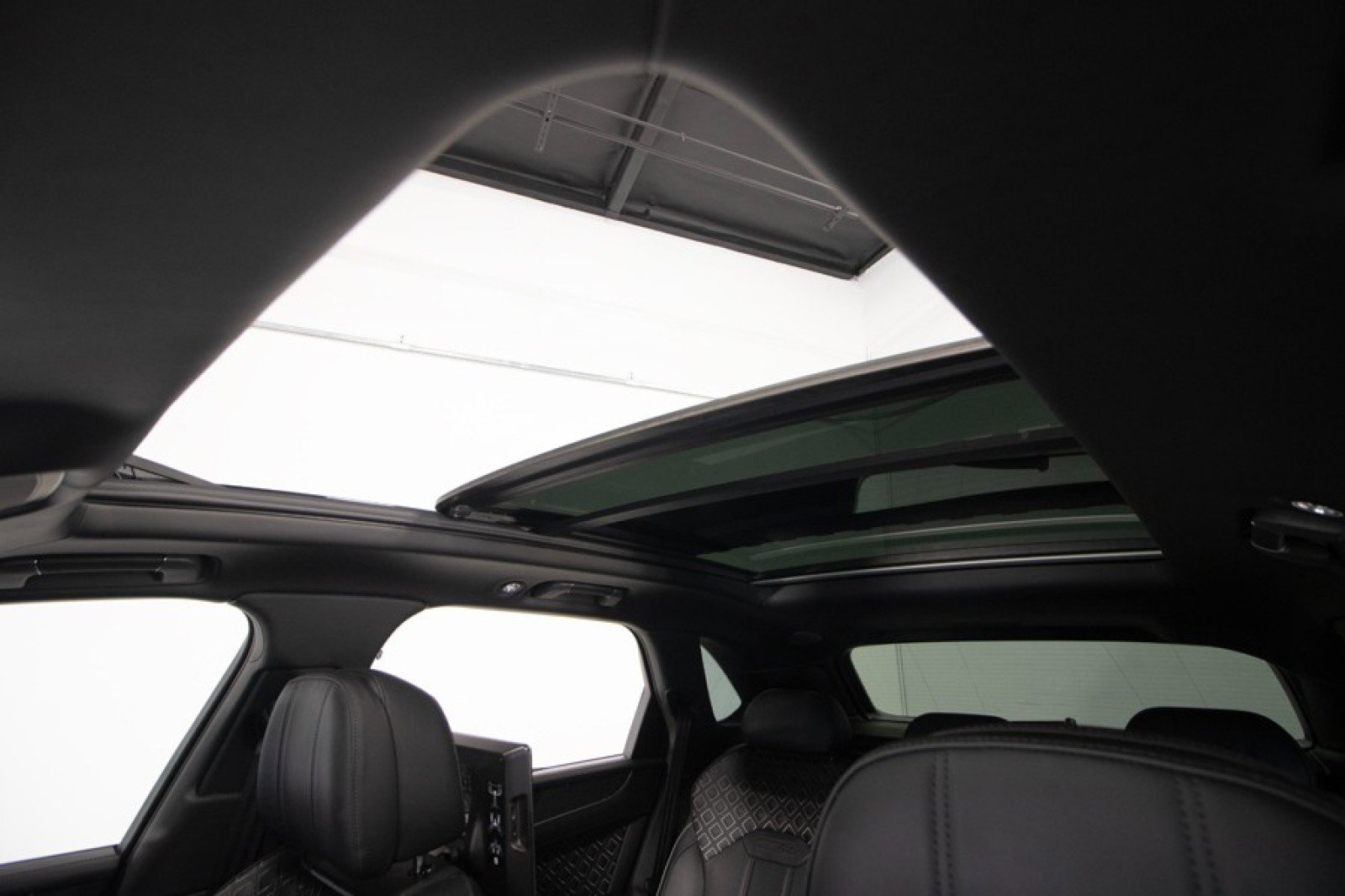 Used 2023 Bentley Bentayga Speed image 52