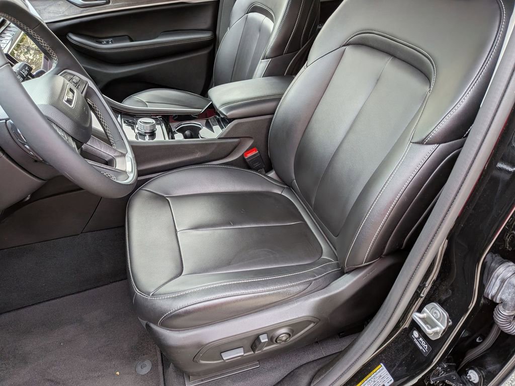 Used 2023 Jeep Grand Cherokee L Limited AWD/4WD image 23
