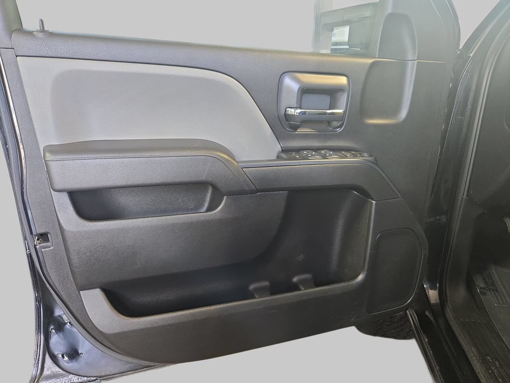 Used 2018 Chevrolet Silverado 1500 Custom w/ Custom Value Package AWD/4WD image 31