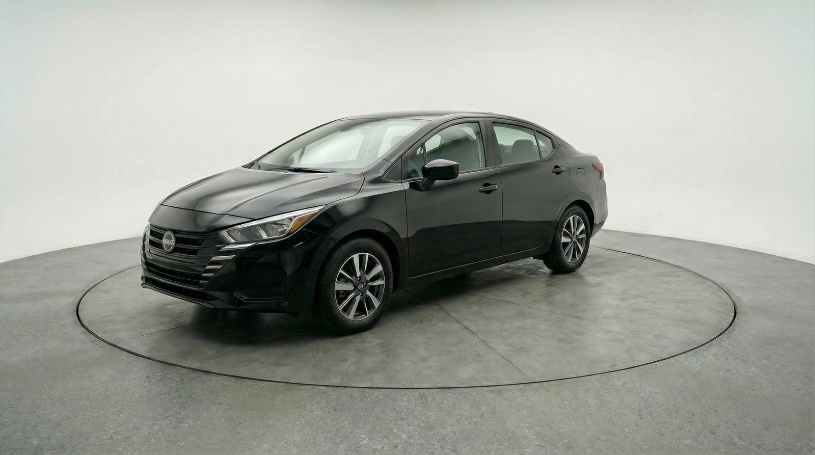 Used 2025 Nissan Versa SV image 3