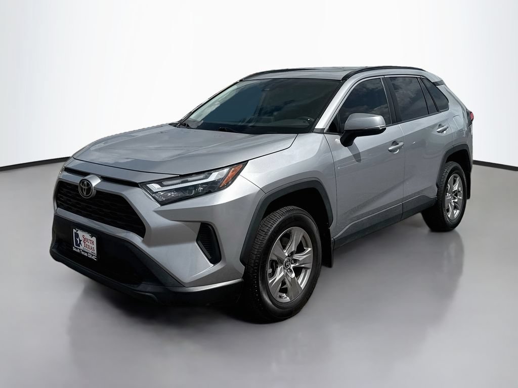 Used 2022 Toyota RAV4 XLE w/ Convenience Package FWD image 3