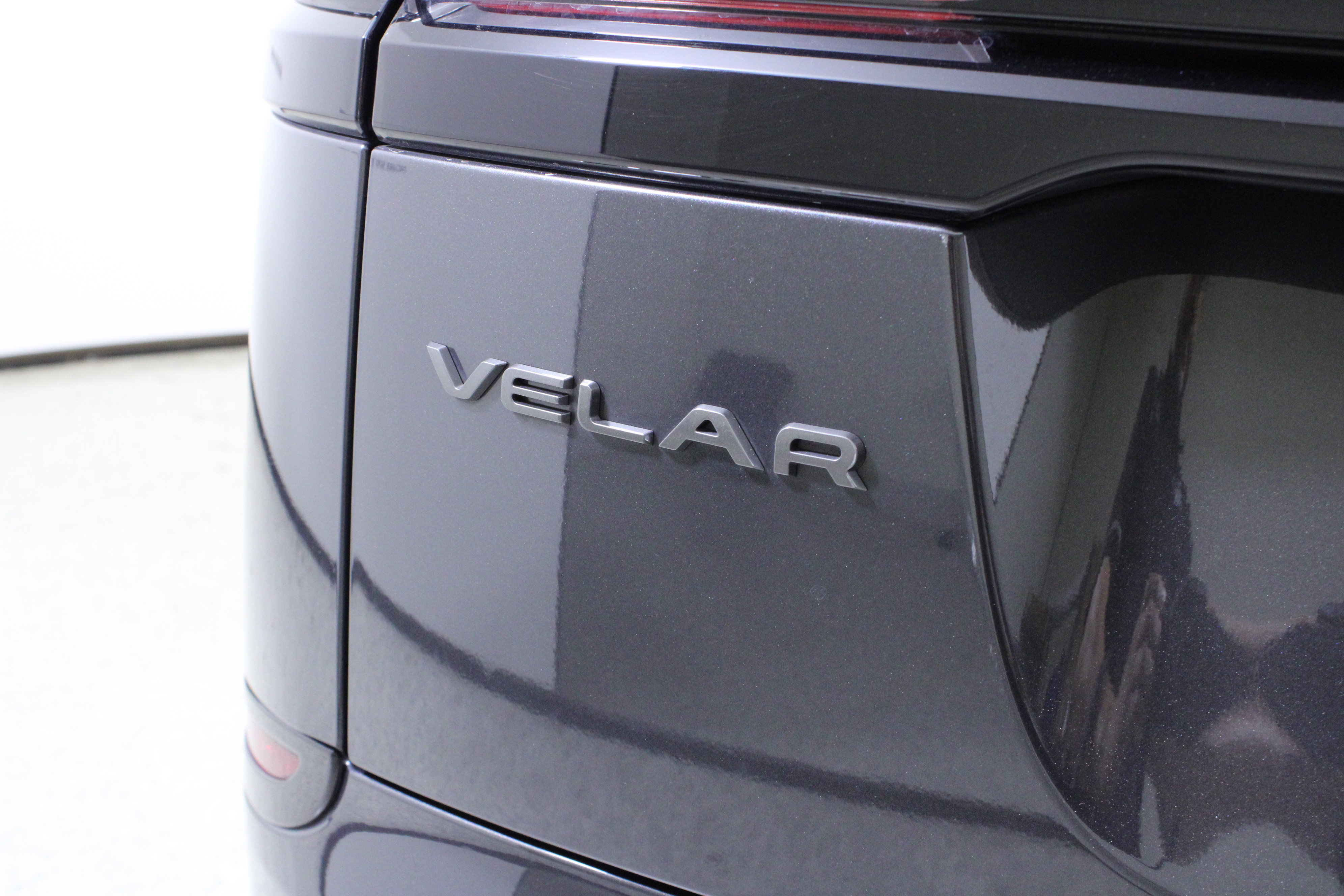 Used 2023 Land Rover Range Rover Velar R-Dynamic S AWD/4WD image 9