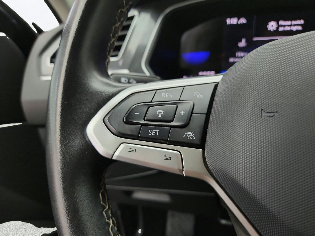 Used 2024 Volkswagen Tiguan SE AWD/4WD image 16