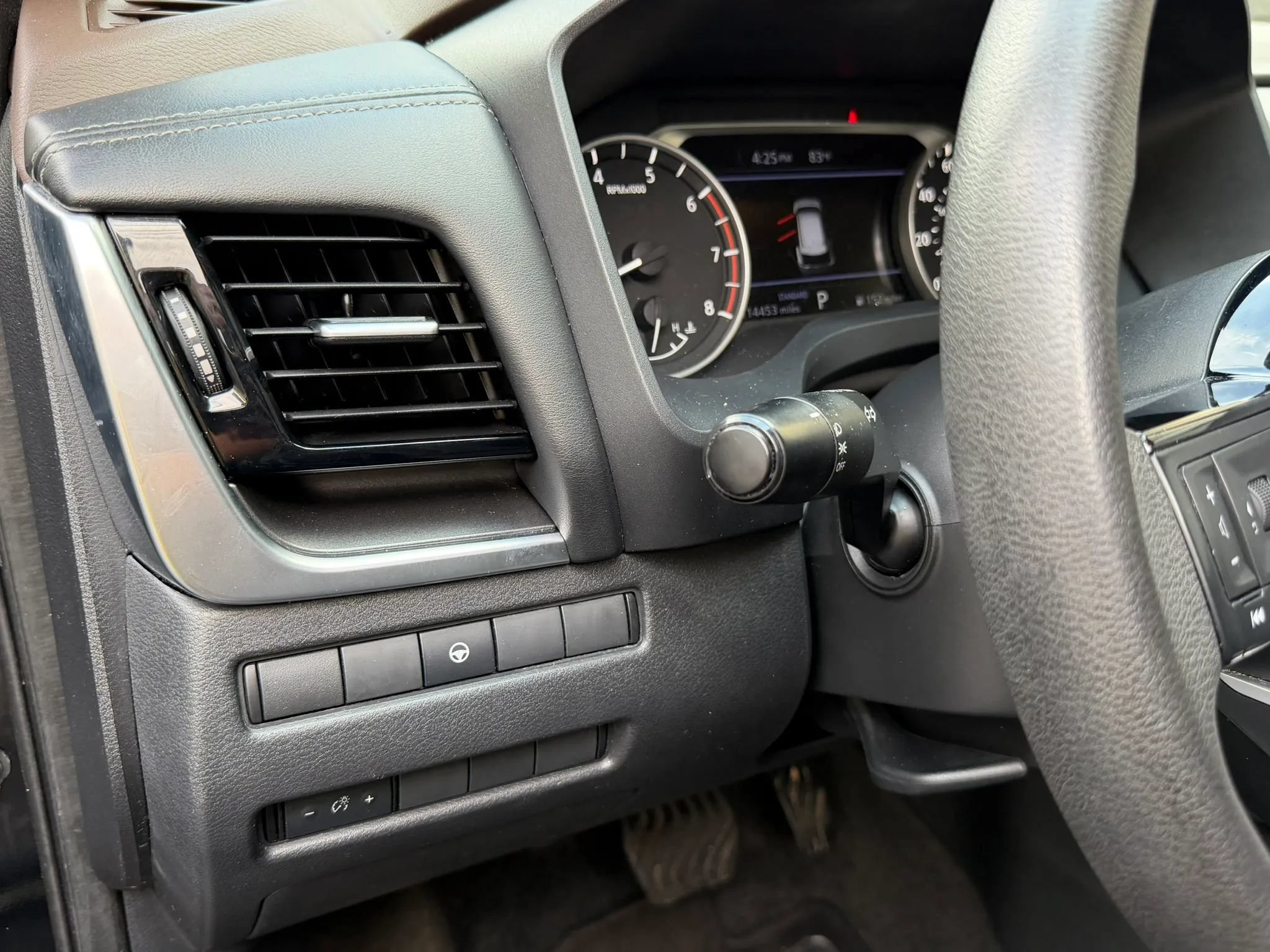 Used 2022 Nissan Rogue SV FWD image 26