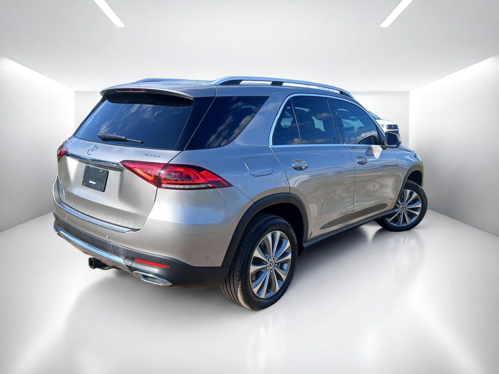 Used 2020 Mercedes-Benz GLE 350 4MATIC w/ Premium Package image 5