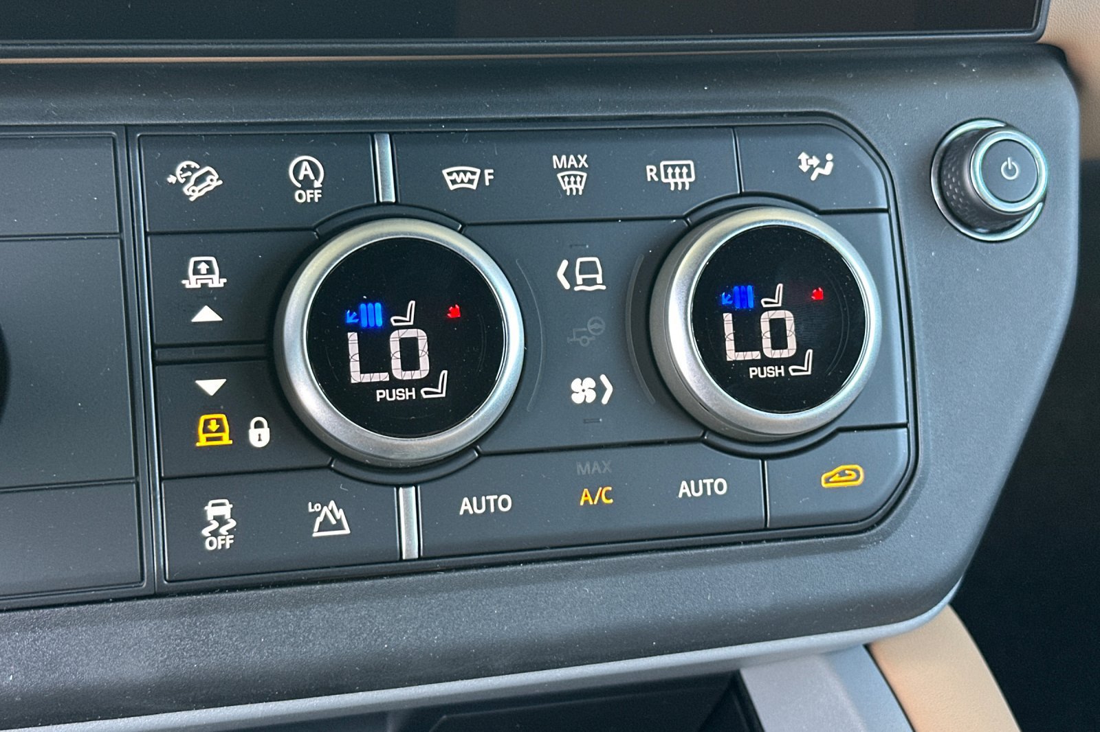 New 2026 Land Rover Defender 90 V8 AWD/4WD image 20