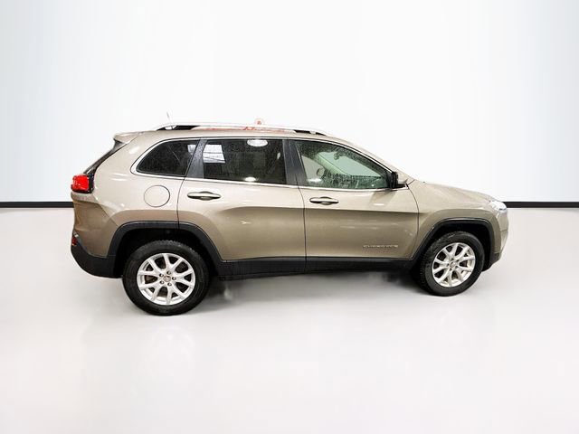 Used 2017 Jeep Cherokee Latitude w/ True North Edition AWD/4WD image 5