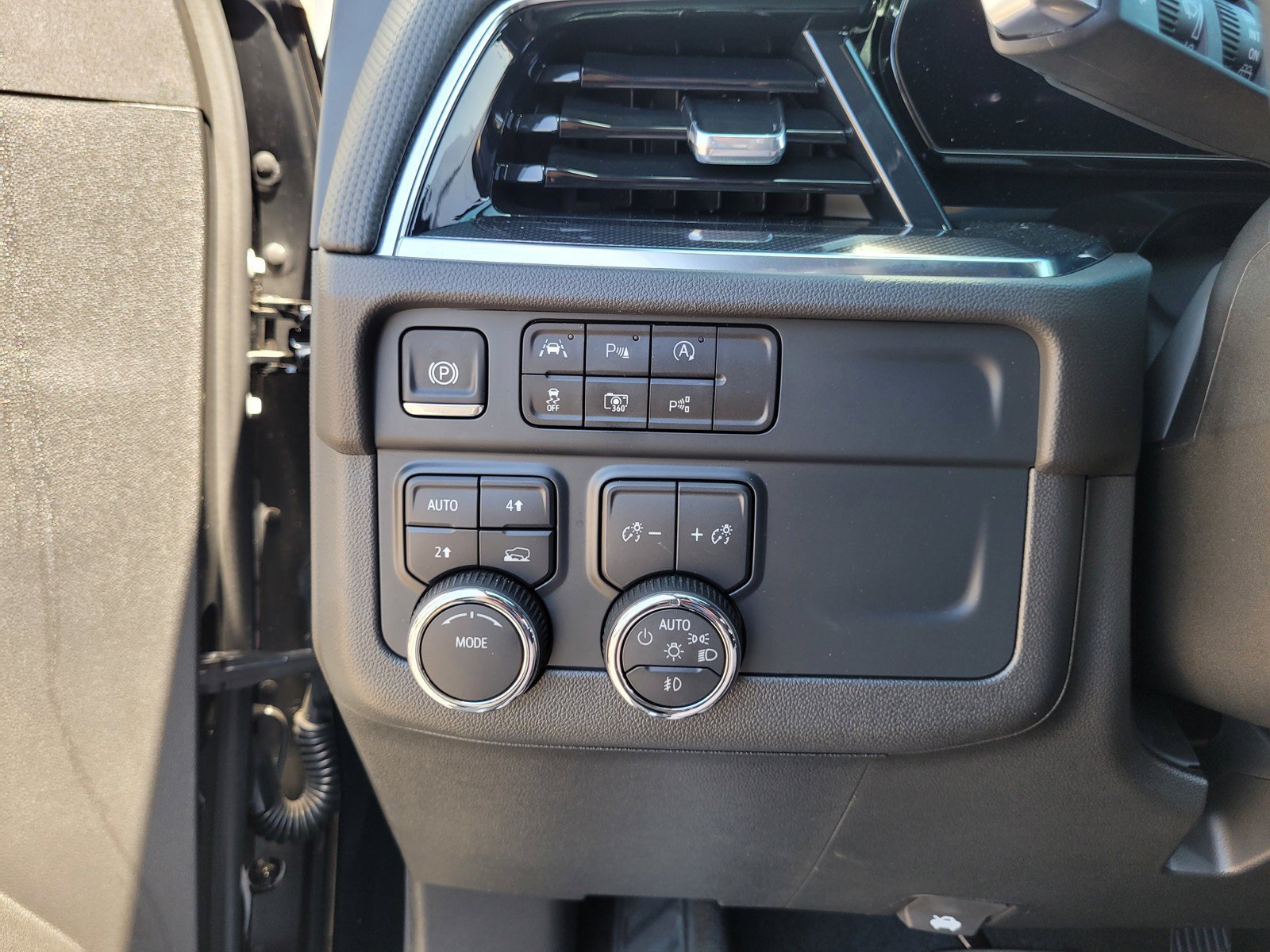 Used 2025 Chevrolet Tahoe RST w/ Comfort Package AWD/4WD image 25
