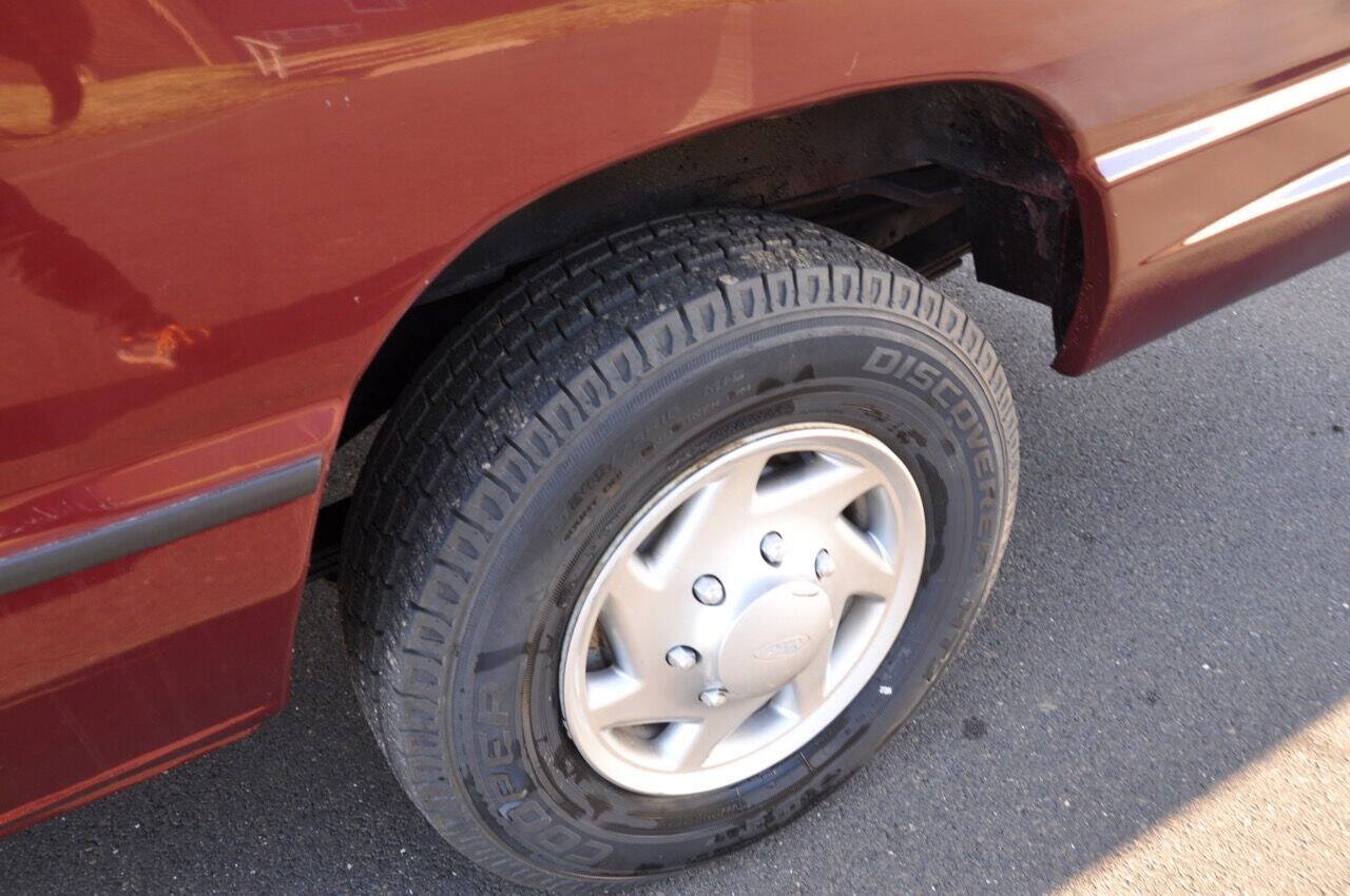 Used 2005 Ford E-350 and Econoline 350 XL RWD image 22