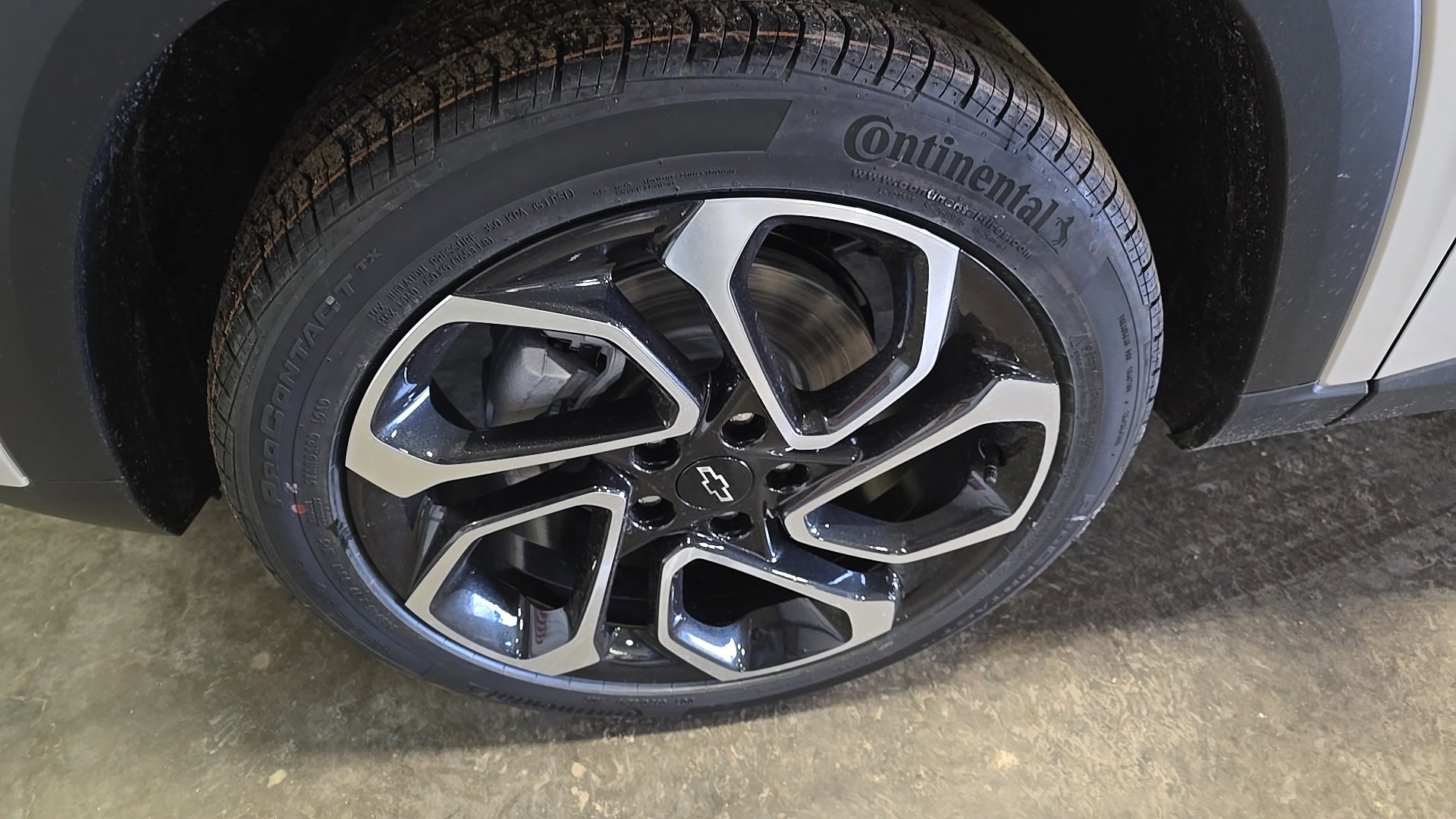 New 2026 Chevrolet Trax RS w/ Sunroof Package image 4