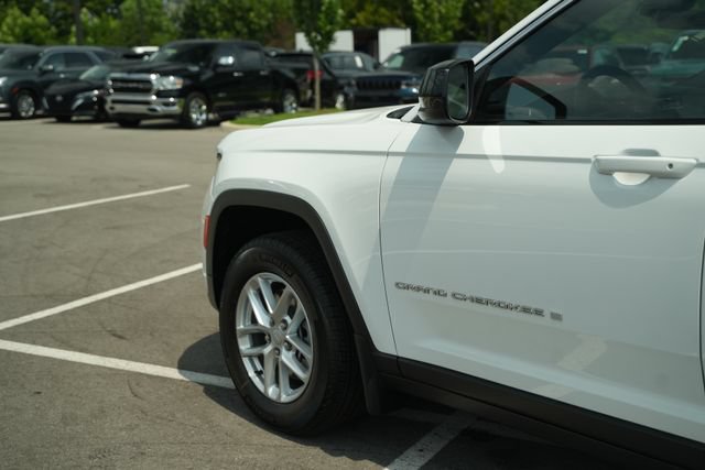 New 2026 Jeep Grand Cherokee L Laredo w/ MOPAR Finishing Package AWD/4WD image 41