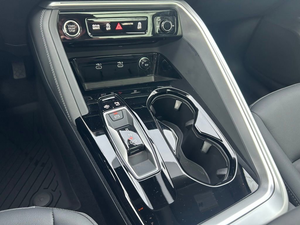 Used 2025 Audi Q5 Premium w/ Convenience Package image 17