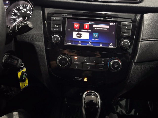 Used 2020 Nissan Rogue S FWD image 21