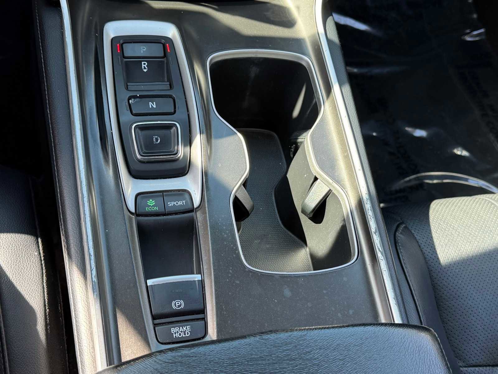 Used 2018 Honda Accord Touring image 19