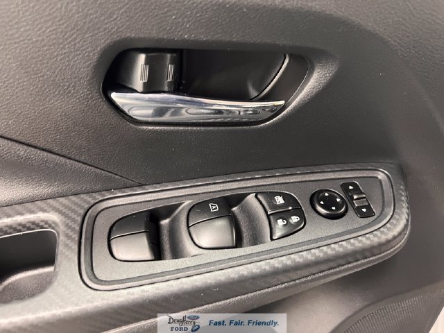 Used 2025 Nissan Versa SV FWD image 29