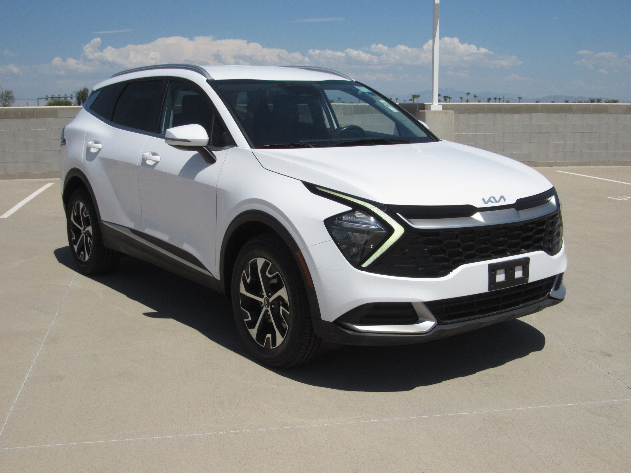 Used 2023 Kia Sportage EX image 2