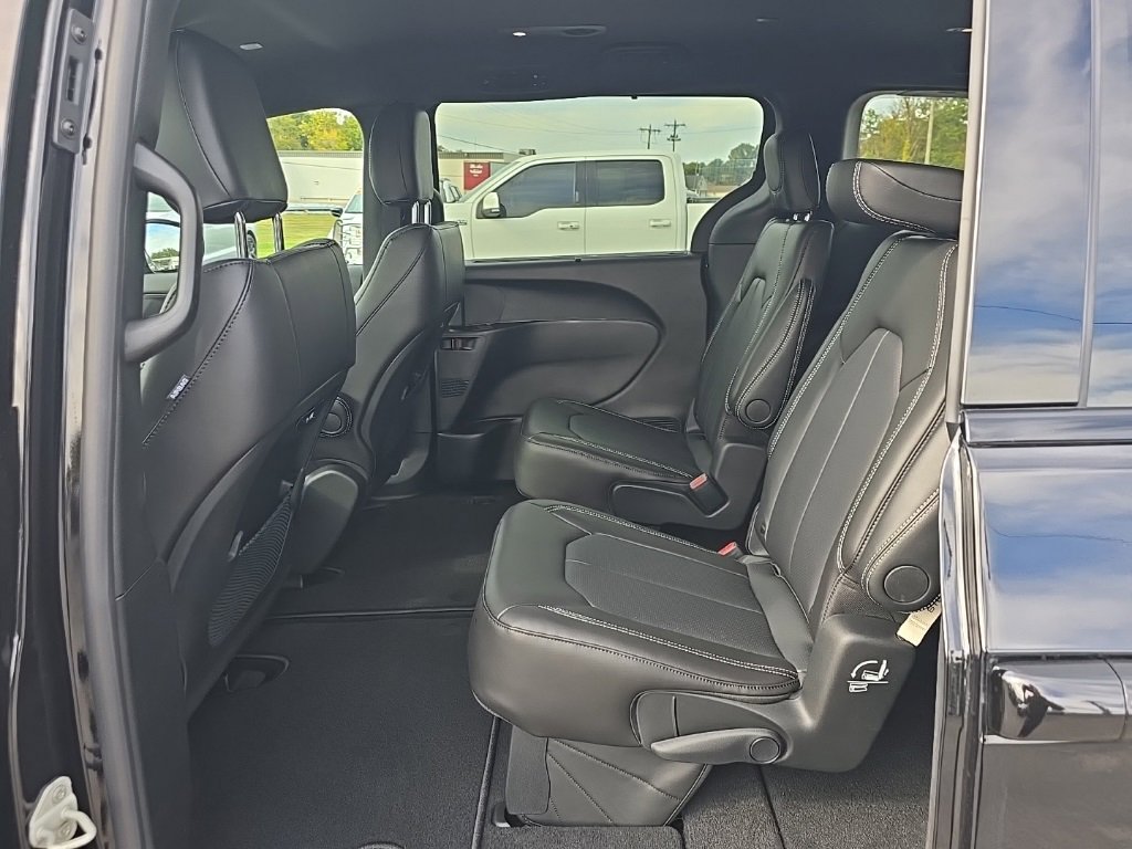 New 2026 Chrysler Pacifica Select image 18