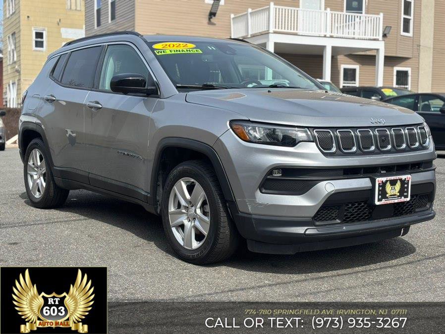 Used 2024 Jeep Compass Latitude image 3