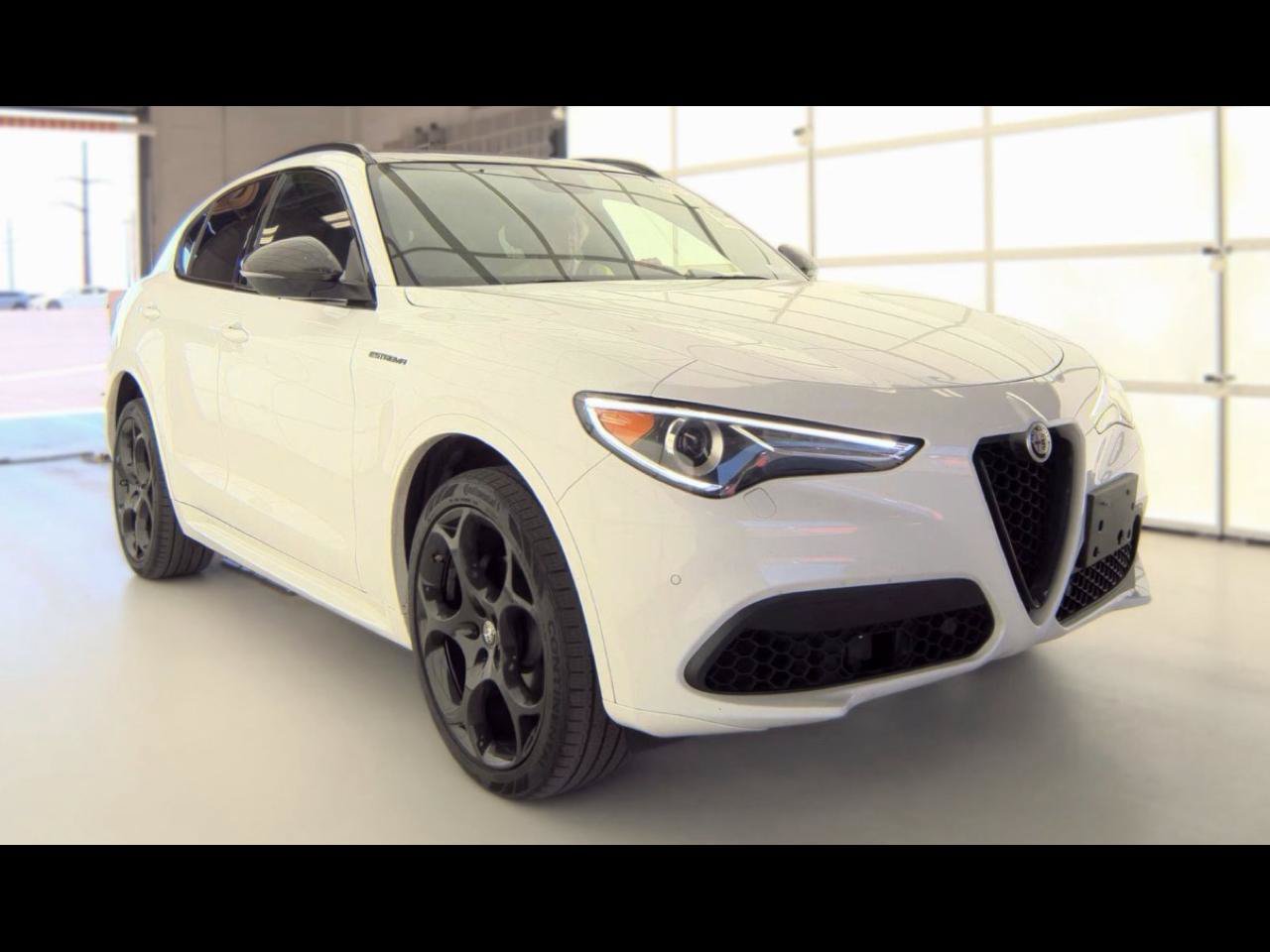 Used 2023 Alfa Romeo Stelvio Estrema AWD/4WD image 1