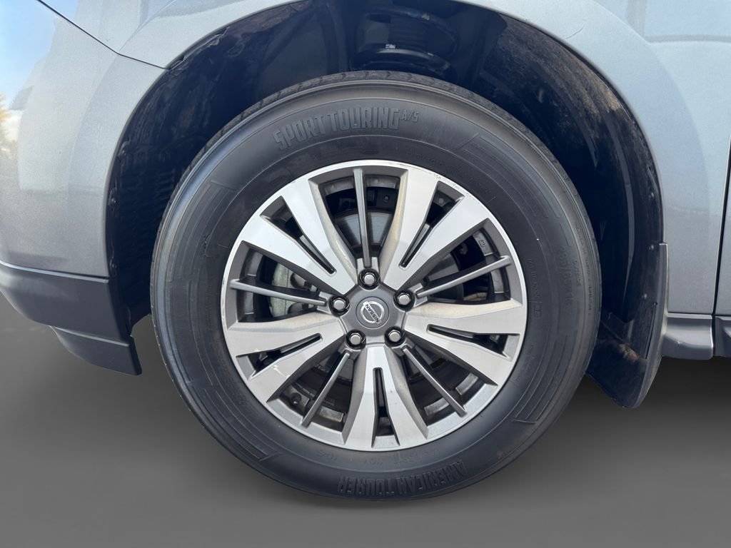 Used 2020 Nissan Pathfinder SV image 15
