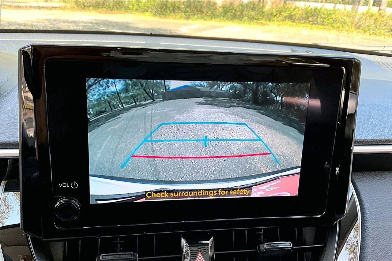 Used 2025 Toyota Corolla Cross LE w/ Moonroof Package image 13