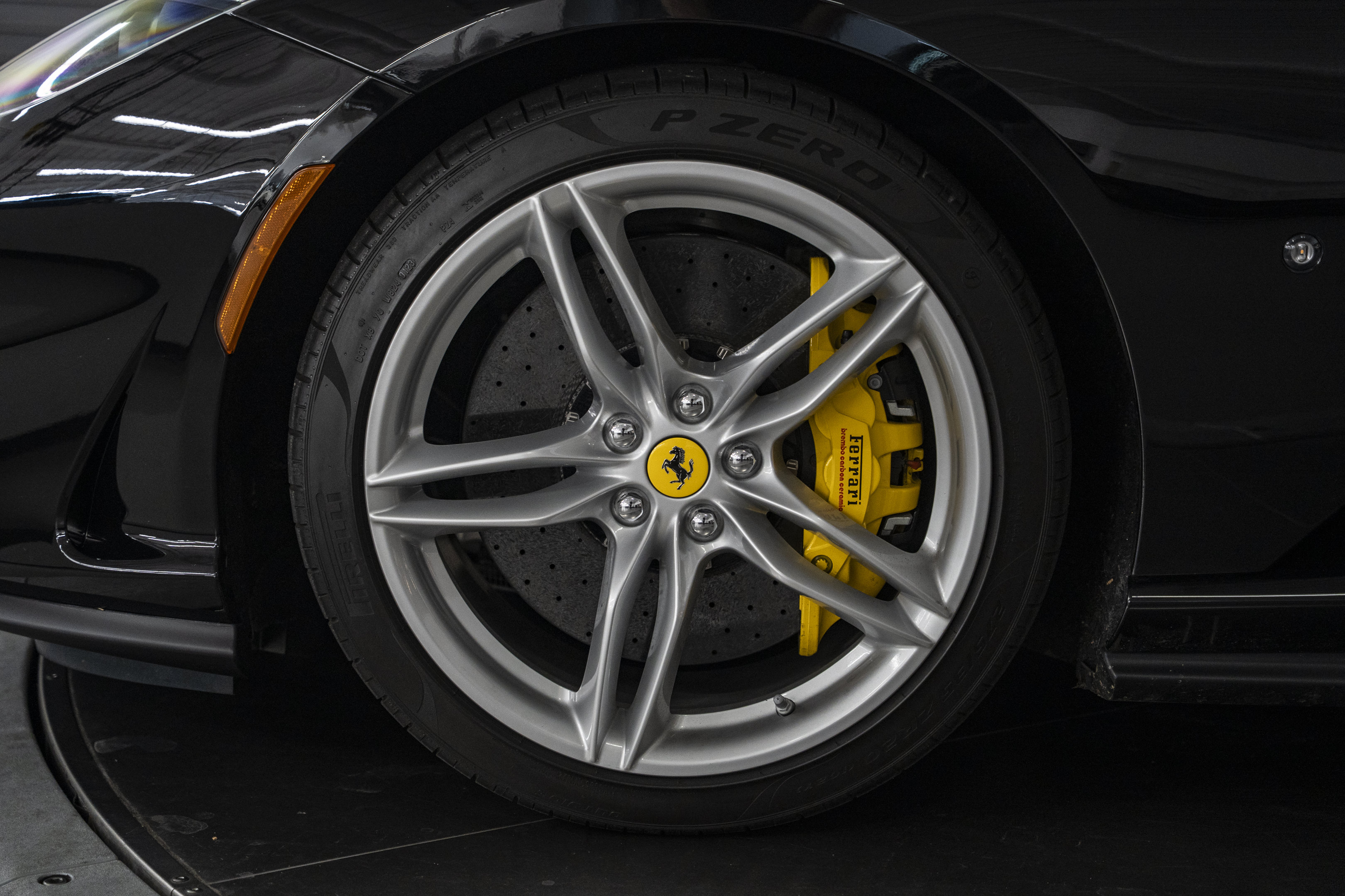 Used 2019 Ferrari 812 Superfast RWD image 17