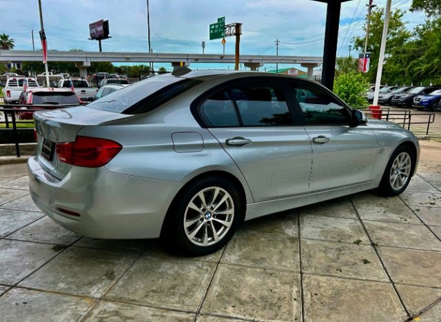 Used 2017 BMW 320i Sedan image 4