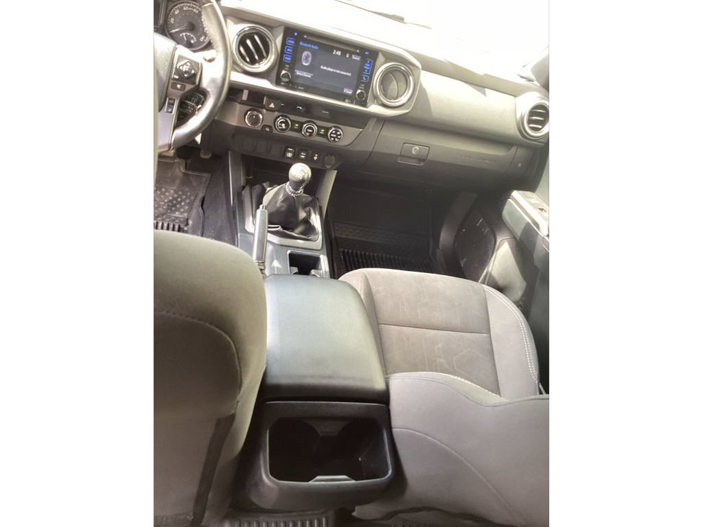 Used 2018 Toyota Tacoma TRD Sport AWD/4WD image 16