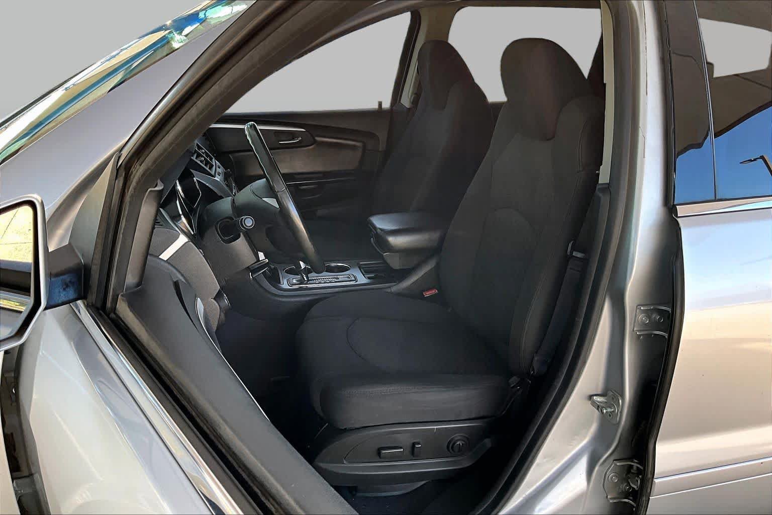 Used 2012 Chevrolet Traverse LT FWD image 7