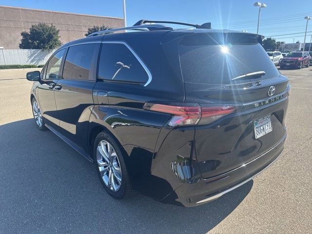 Used 2021 Toyota Sienna Platinum FWD image 12