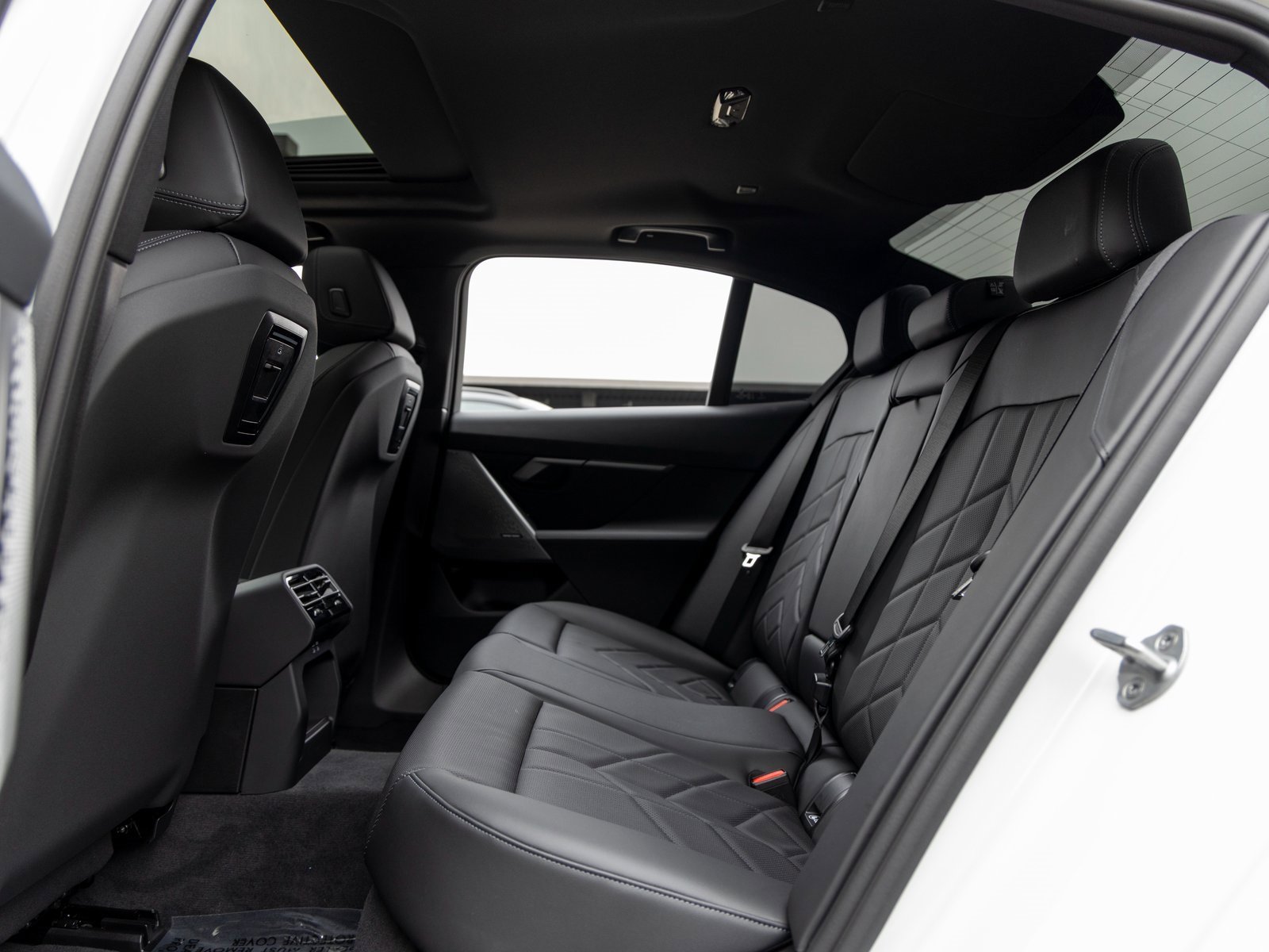 Used 2025 BMW i5 xDrive40 w/ Premium Package image 43