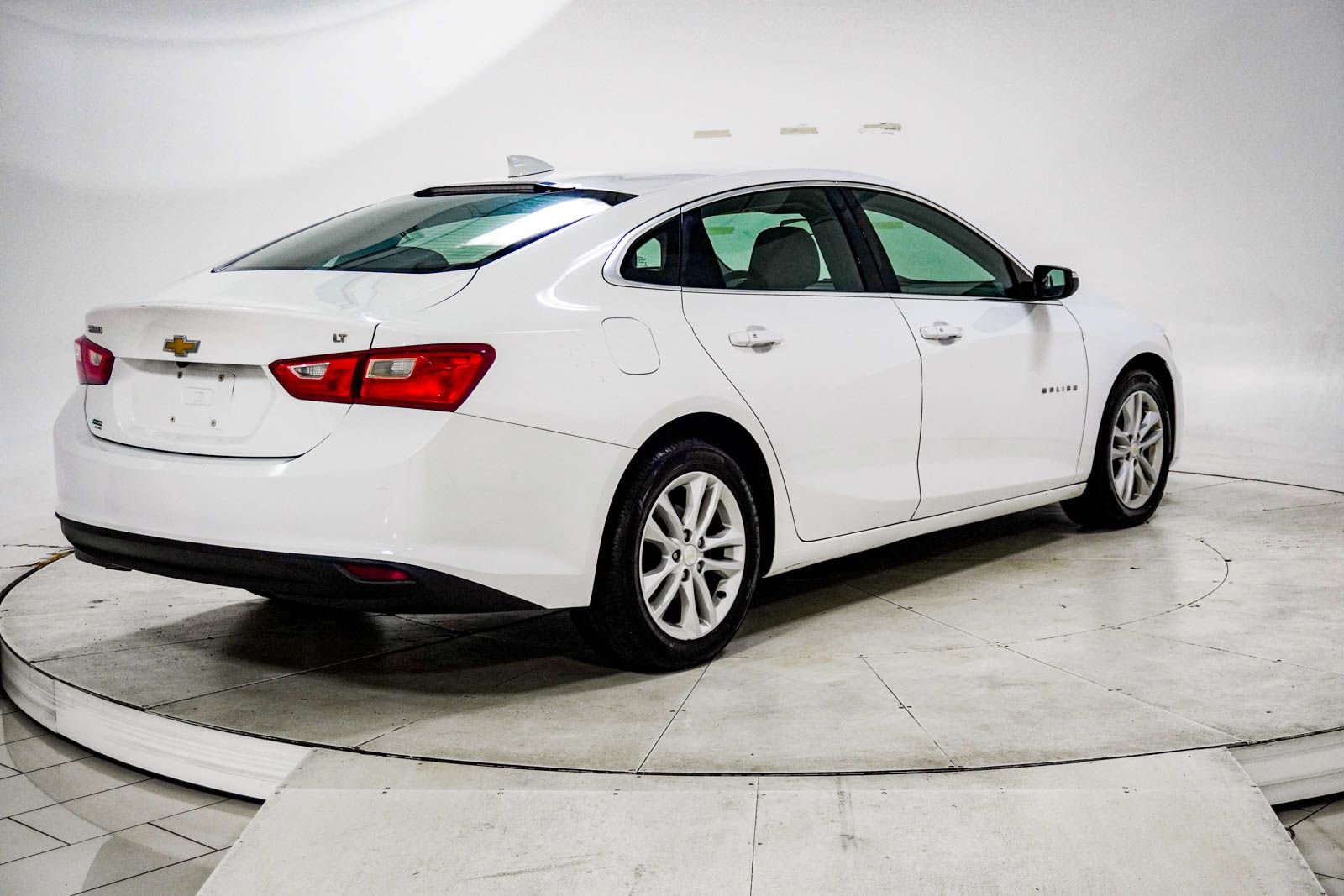Used 2016 Chevrolet Malibu LT FWD image 9