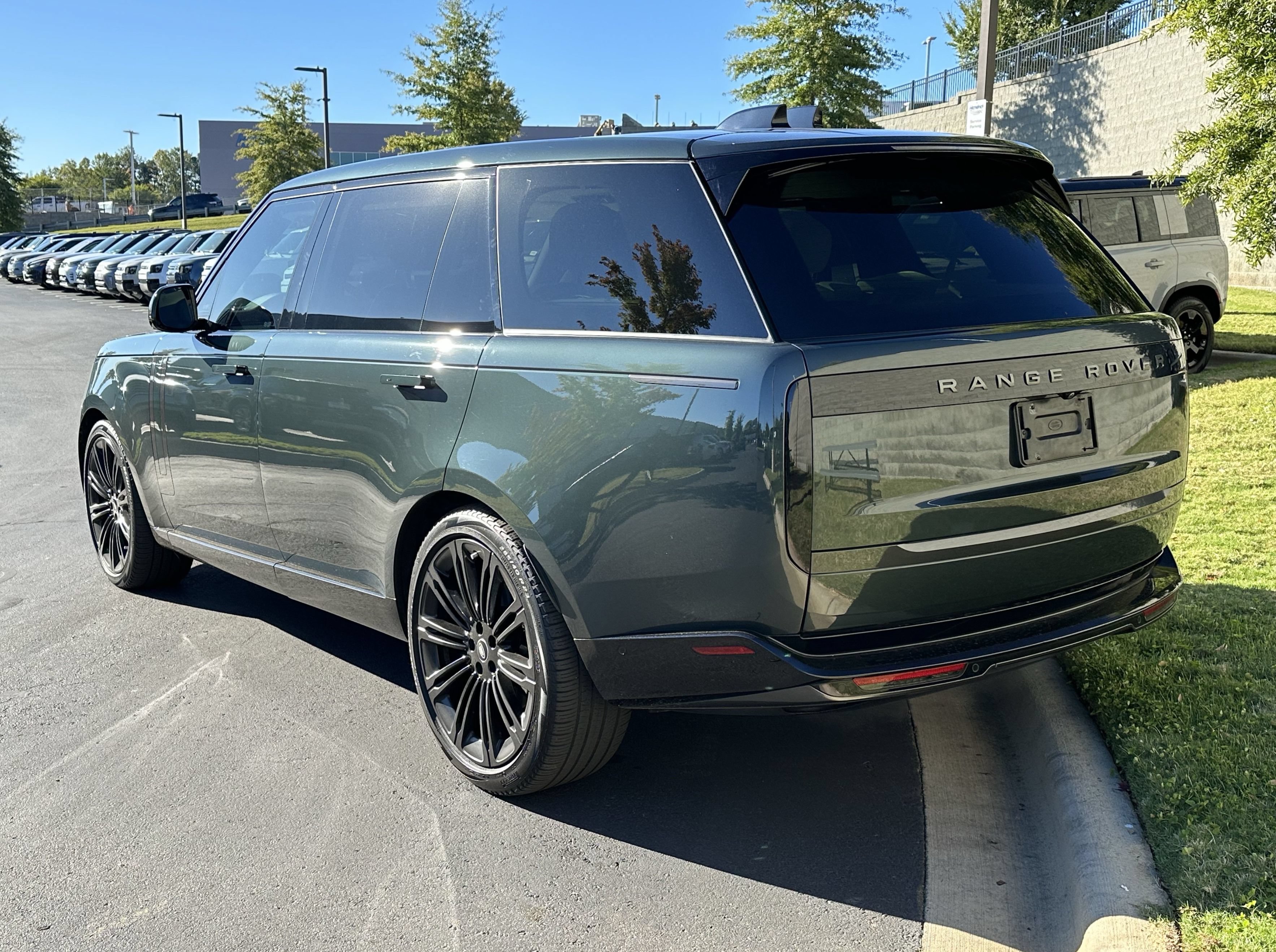Certified 2024 Land Rover Range Rover Long Wheelbase SE AWD/4WD image 5