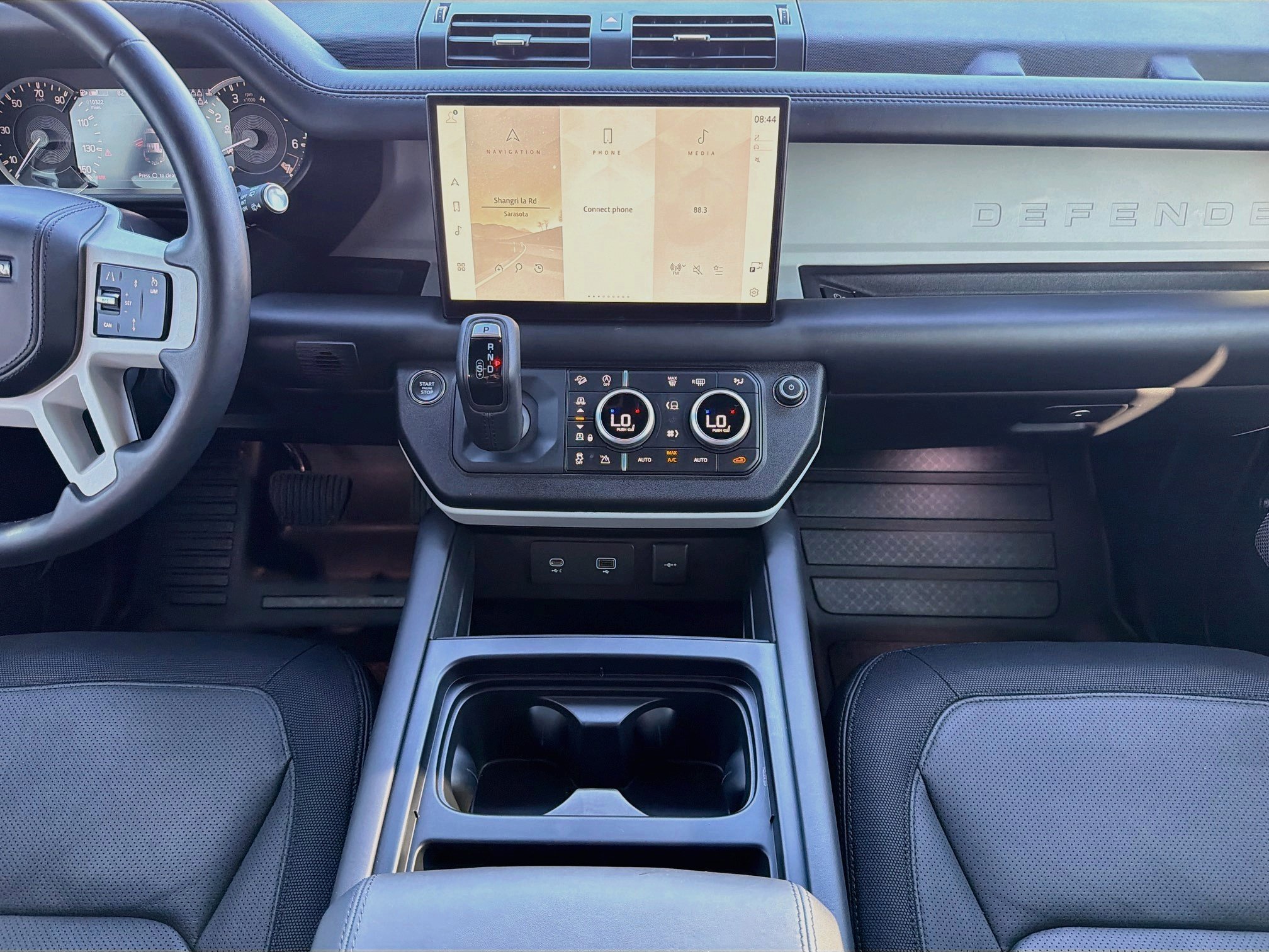Used 2023 Land Rover Defender 130 X-Dynamic SE AWD/4WD image 19