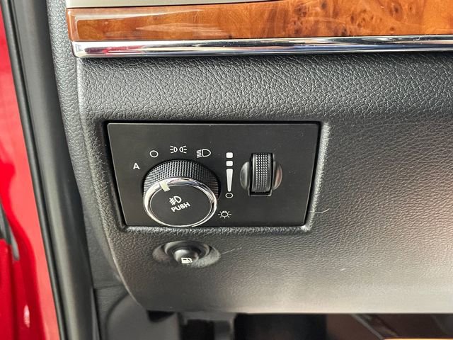Used 2011 Jeep Grand Cherokee Limited w/ Luxury Group II AWD/4WD image 13