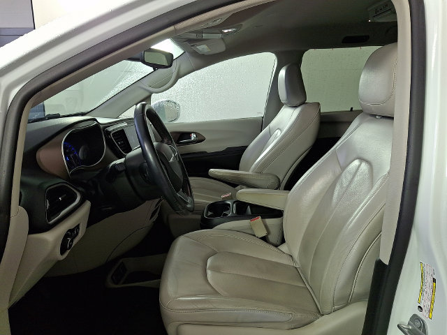 Used 2018 Chrysler Pacifica Touring-L FWD image 14