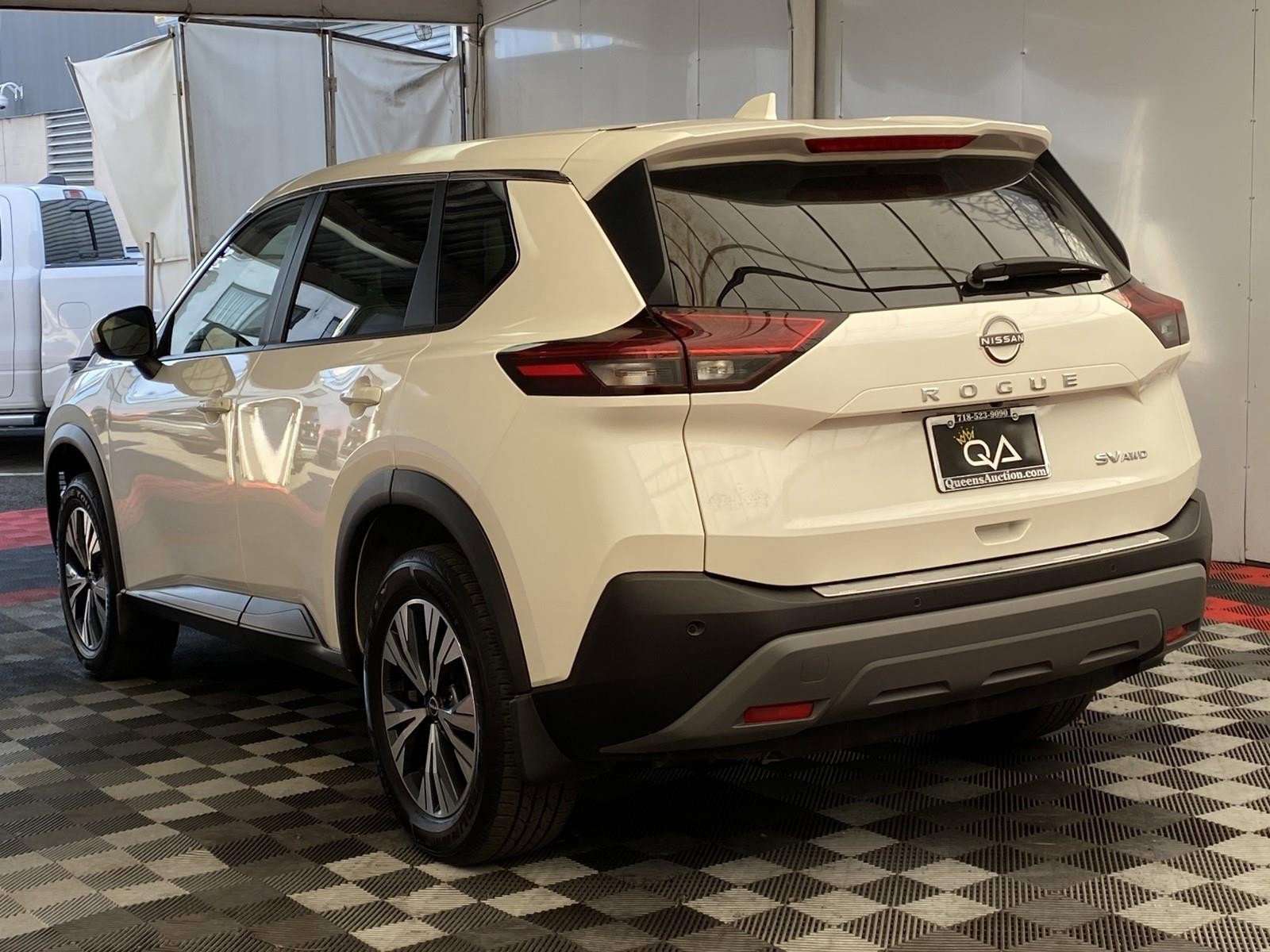 Used 2023 Nissan Rogue SV image 4